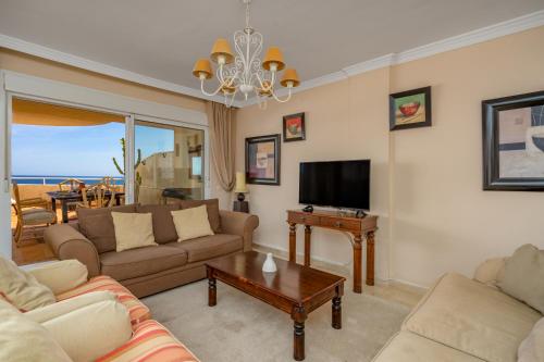Bermuda Beachfront Living by Lica Homes