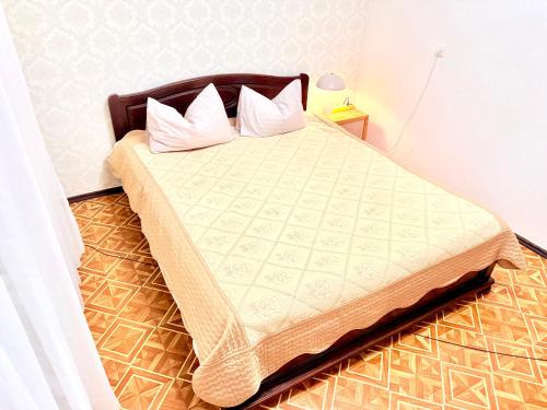 a bedroom with a large bed with pink pillows at Inessa Hostel Room Комната в Хостэле in Chişinău