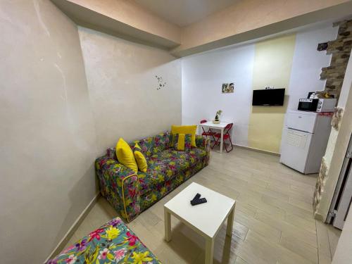 a living room with a couch and a table at Apart Impaca Centro 2 Rooms wifi 5 P excursions in Tetouan