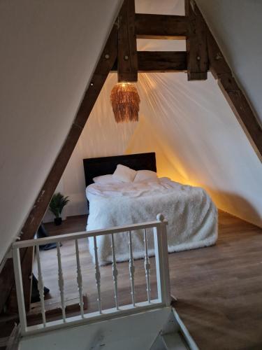 a bedroom with a bed in a attic at Sonsbeek city apartment "De Merel" in Arnhem