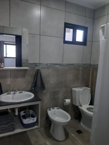a bathroom with a sink and a toilet at OyE in Colón