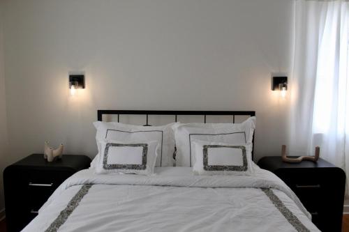 a bedroom with a large bed with white sheets and pillows at Chic Escape Near Mall of America in Minneapolis