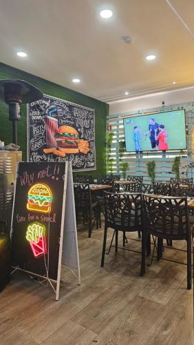 Restoran atau tempat lain untuk makan di Wonder Charm Guesthouse
