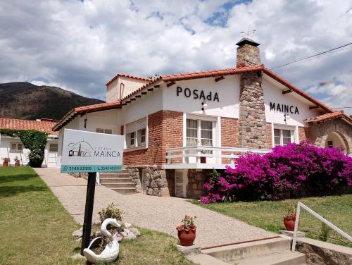 a building with a sign in front of it at Posada Mainca in Los Cocos