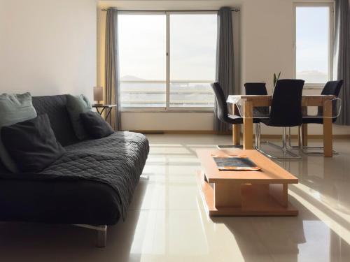 Χώρος καθιστικού στο 2 bdr apt in Achada St Antonio, Fast Wi-Fi - LCGR