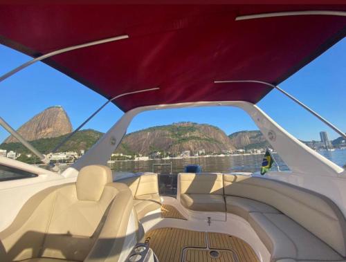 Naturlandskabet i nærheden af båden