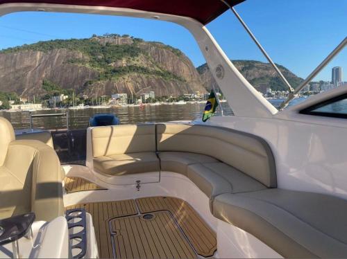 Naturlandskabet i nærheden af båden