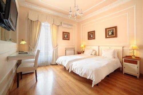 Hostal Adria Santa Ana