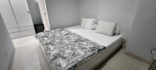 Ένα ή περισσότερα κρεβάτια σε δωμάτιο στο Grand & Spacious - 2BR & 3BR Family Retreat!