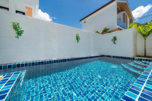 Kolam renang di atau dekat dengan Goldena Twin Private Pool Villas