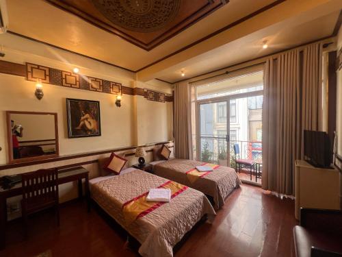 Postel nebo postele na pokoji v ubytování BI SAIGON Hotel - BUI VIEN WALKING STREET
