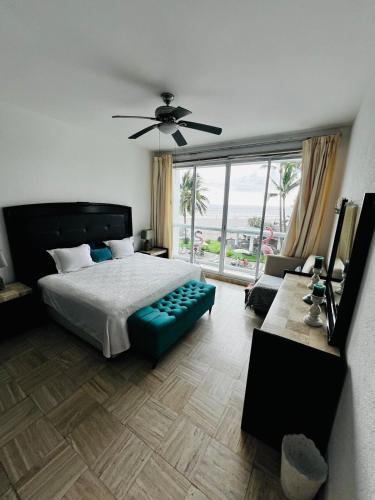 เตียงในห้องที่ Departamento de lujo frente al mar, Luxury oceanfront apartment