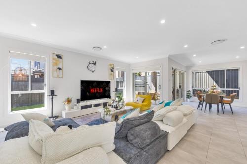 Un lugar para sentarse en Kung Fu Panda themed house in Leppington