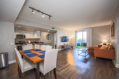 a kitchen and dining room with a table and chairs at Sunny 2BDR in SM Pool & Gym - 5 min to the beach! in Los Angeles