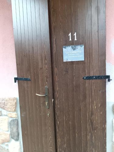 a wooden door with a sign on it at alloggio "La Torretta" di Silvana e Valter in Seriate