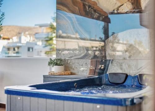 One-Bedroom Jacuzzi Glyfada