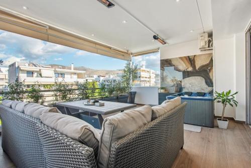 One-Bedroom Jacuzzi Glyfada