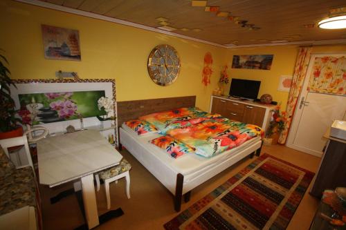 Una cama o camas en una habitación de Ferien bei Conny