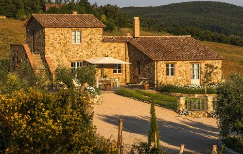 a stone house with a table in front of it at Cozy Home In Trevinano in Trevinano