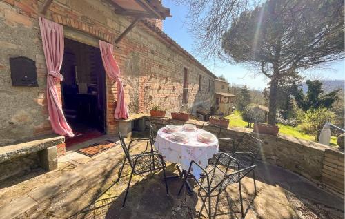 a table and chairs in front of a building at Cozy Apartment In Croce Di Castiglione in San Secondo