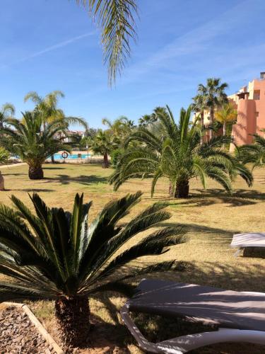 BEL APPARTEMENT REZ De CHAUSSEE AVEC DOUBLE TERRASSE FACE AU LAC ET AU GOLF