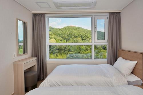 Postel nebo postele na pokoji v ubytování Kumho Hwasun Spa Resort