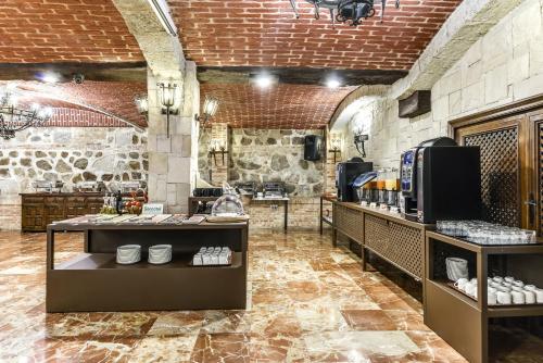 Kuchyň nebo kuchyňský kout v ubytování Sercotel Toledo Imperial