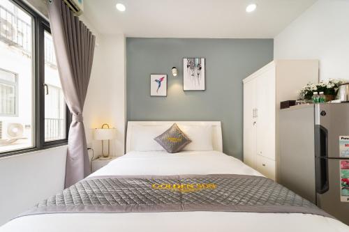 Ένα ή περισσότερα κρεβάτια σε δωμάτιο στο Golden Sun 3 Apartment