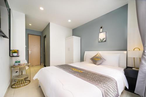 Ένα ή περισσότερα κρεβάτια σε δωμάτιο στο Golden Sun 3 Apartment