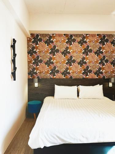 Una cama o camas en una habitación de Mo