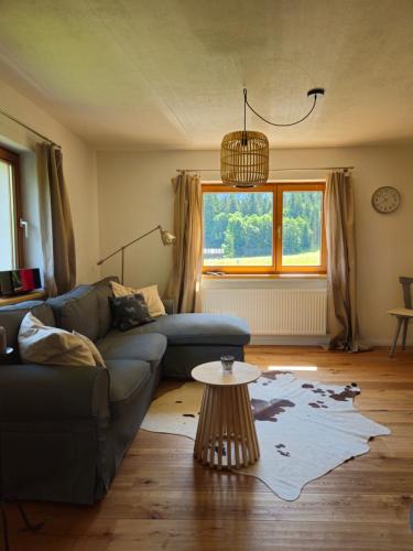 Ferienwohnung Alpenblumeにあるシーティングエリア