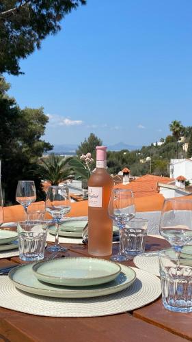 Casa el Montcel, a unique chalet with roofterrace and shared pool