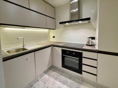 Glass & Charme - Central Suite photo 10