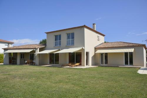Photo de la galerie de l'établissement Spacieuse villa avec piscine et grand jardin, à Montarnaud