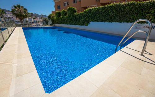 The swimming pool at or close to AGUAMARINA 12 MENYBER