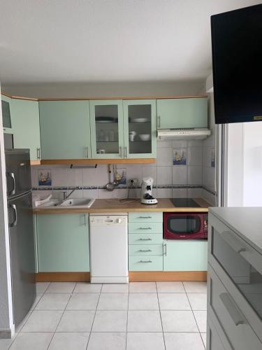 Les flots bleus Beach Parking