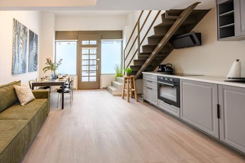 a kitchen and living room with a couch and a table at Cozy Lofts Next To Berliner Wall in Berlin