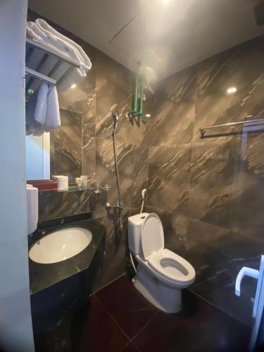 Ένα μπάνιο στο Hong Ky Boutique Hotel