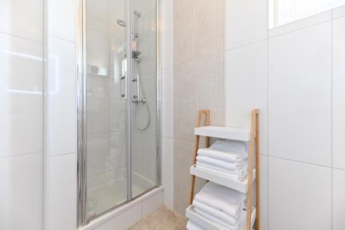 Et badeværelse på Apartments Martom 1