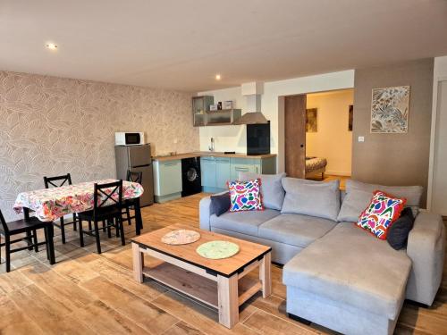 Spacieux T2, RDC, Charles Trenet