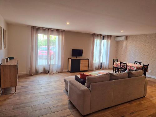 Photo de la galerie de l'établissement Spacieux T2, RDC, Charles Trenet, à Narbonne