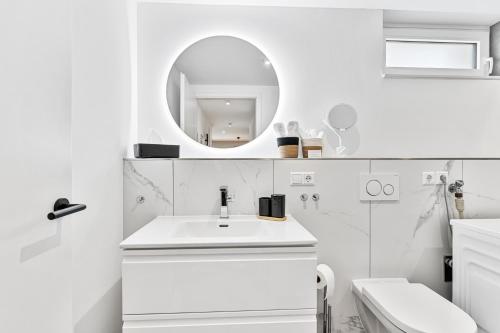 Ένα μπάνιο στο DaCasa Apartment zentral SmartTV