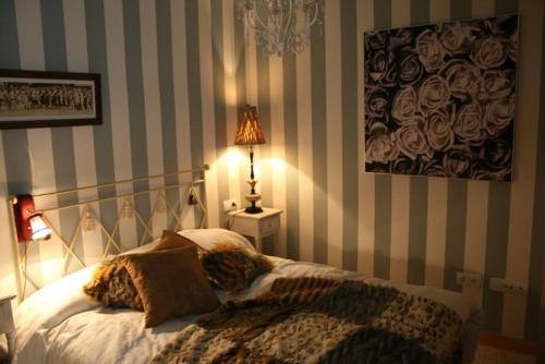 Cama o camas de una habitación en Apartamentos Alcoba de Baco