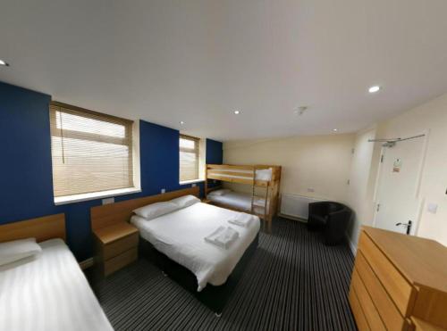 a hotel room with a bed and a bunk bed at OYO Wave Crest Hotel in Blackpool