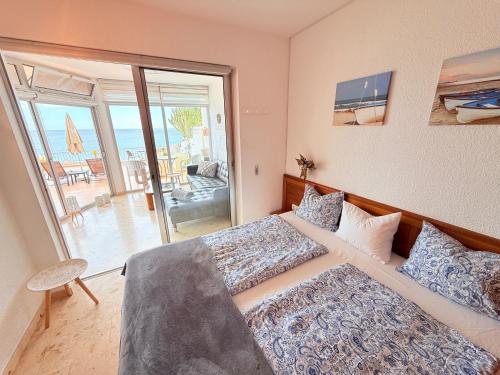 a bedroom with two beds and a view of the ocean at Miramar3, Costa Calma, traumhafter Meerblick, max 2 Pers in Costa Calma