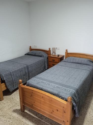 two beds sitting next to each other in a room at Casa Lucas tres in Almáciga