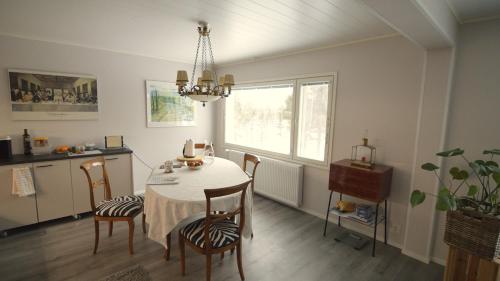 Kuchyň nebo kuchyňský kout v ubytování Guesthouse & Caravan Lehtiniemi - Posio