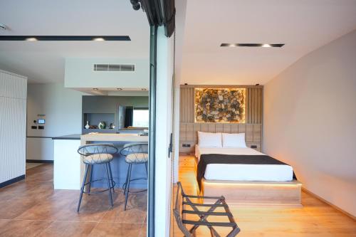 a bedroom with a bed and a kitchen with a counter at Ramitos Hotel in Turunc
