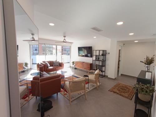 Modern Rambla Mercado Apartment