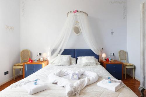 a bedroom with a large bed with towels on it at B&B Cà dal Busc in Sostegno